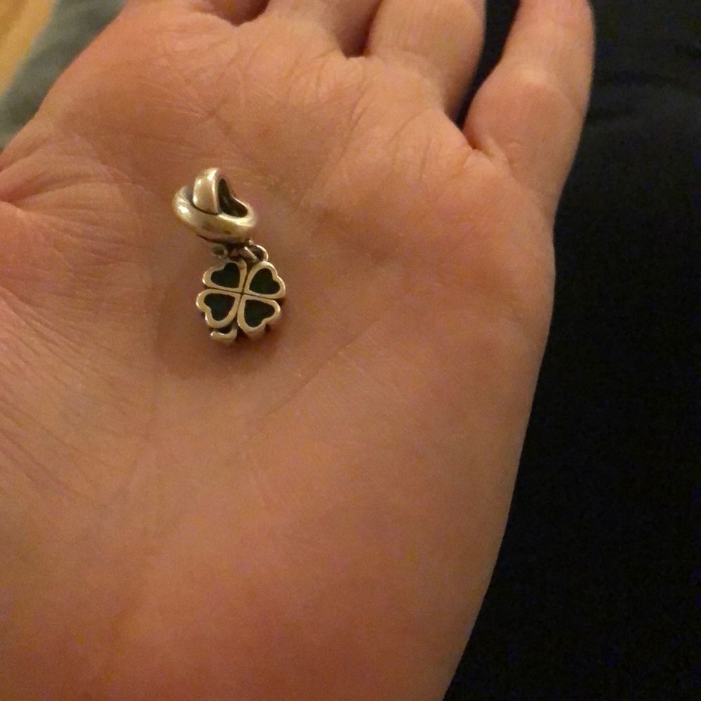 Pandora 4 leaf clover charm